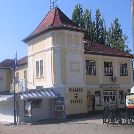 Aqua Apartman Révfülöp Buitenkant foto