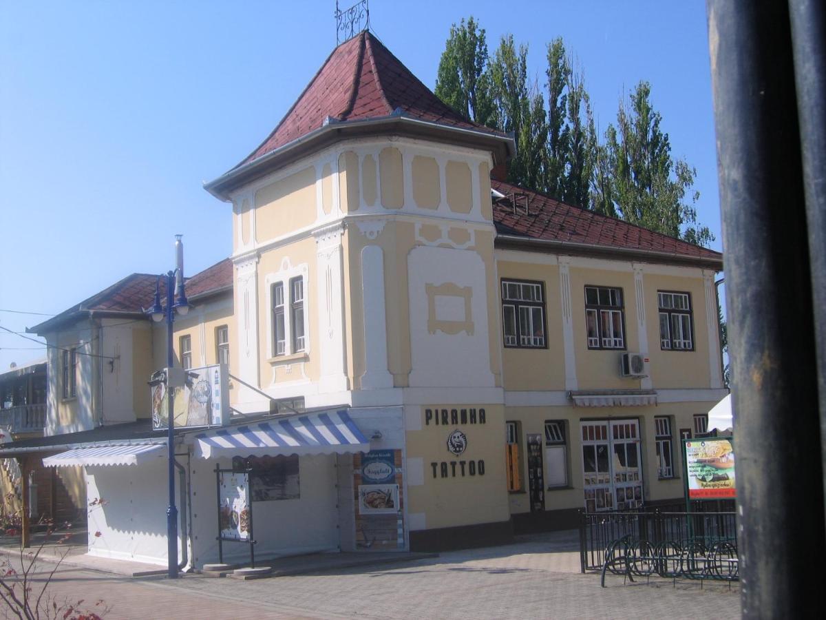 Aqua Apartman Révfülöp Buitenkant foto